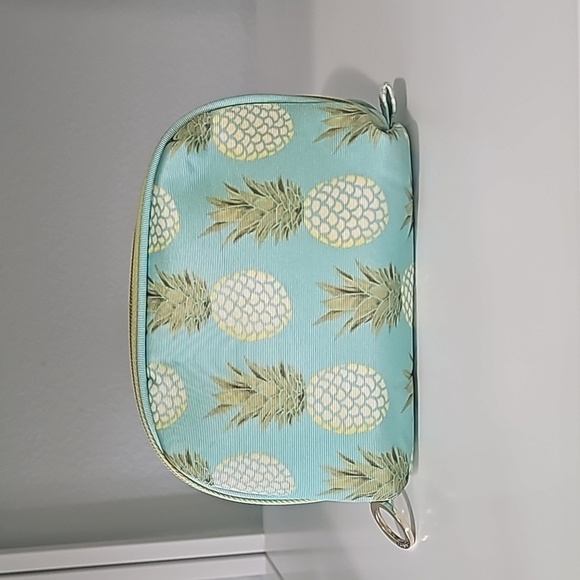 ๐ 4 for $25 ๐ CONTENTS BY ALLEGRO PINEAPPLE MAKEUP TRAVEL BAG - Picture 5 of 7